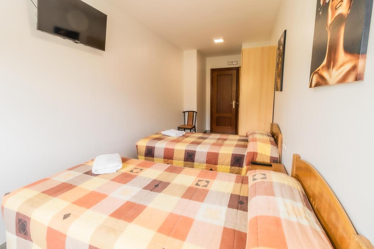 Hostal - Restaurante La Buena Villa By Vivere Stays Villalonquéjar Dış mekan fotoğraf