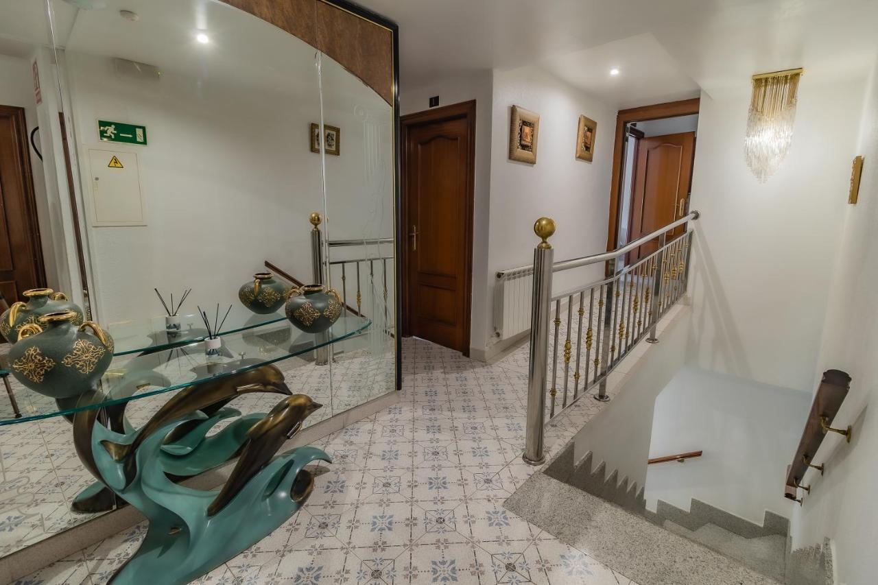 Hostal - Restaurante La Buena Villa By Vivere Stays Villalonquéjar Dış mekan fotoğraf